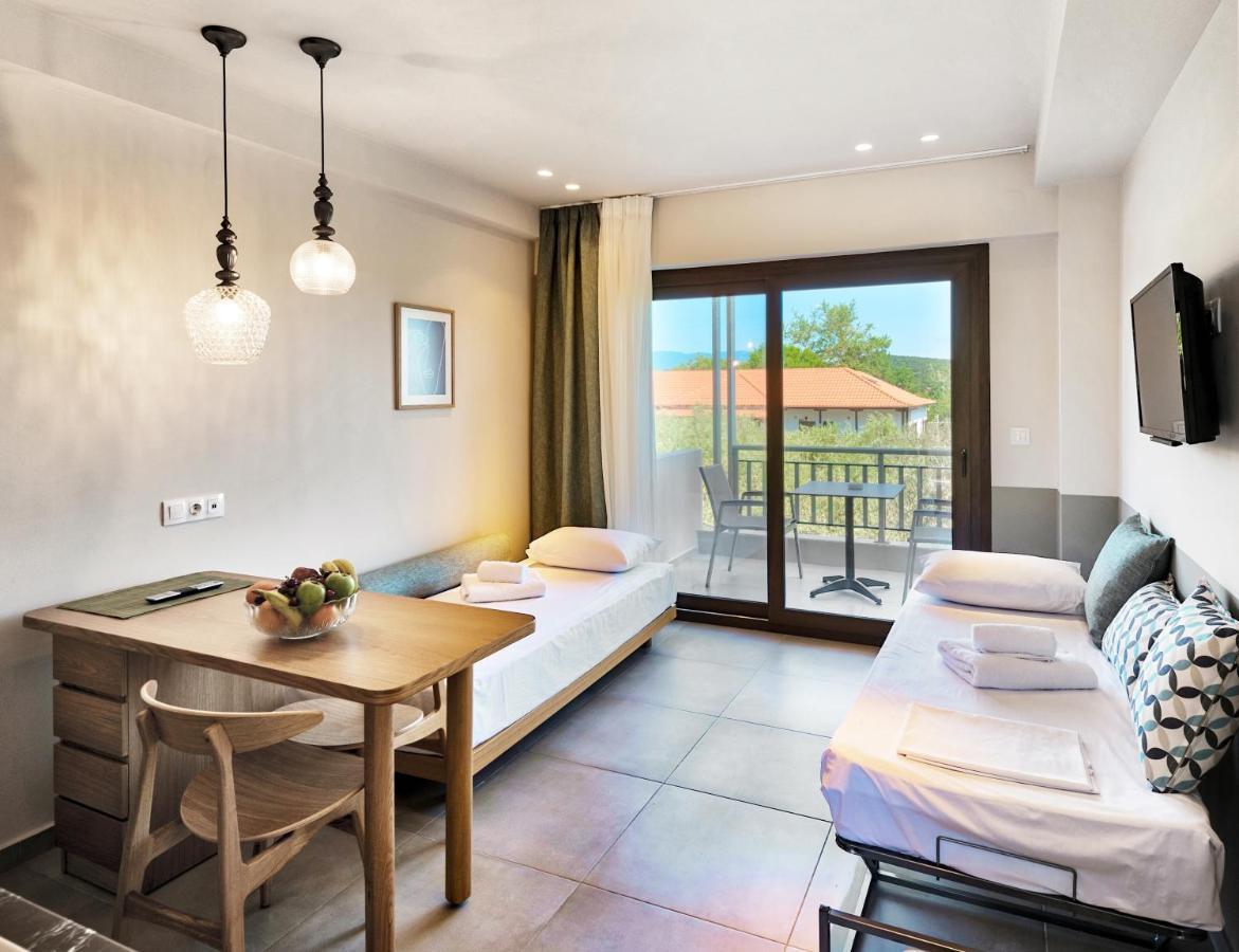Dionysus Apartments & Suites Иерисос Екстериор снимка