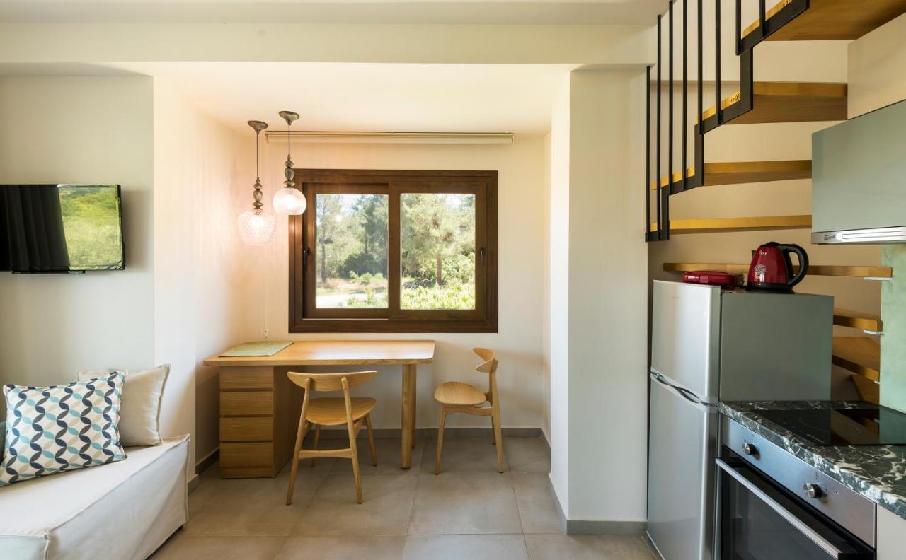 Dionysus Apartments & Suites Иерисос Екстериор снимка