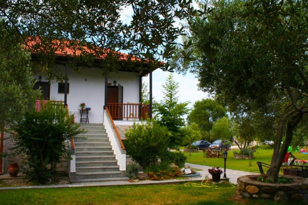 Dionysus Apartments & Suites Иерисос Екстериор снимка