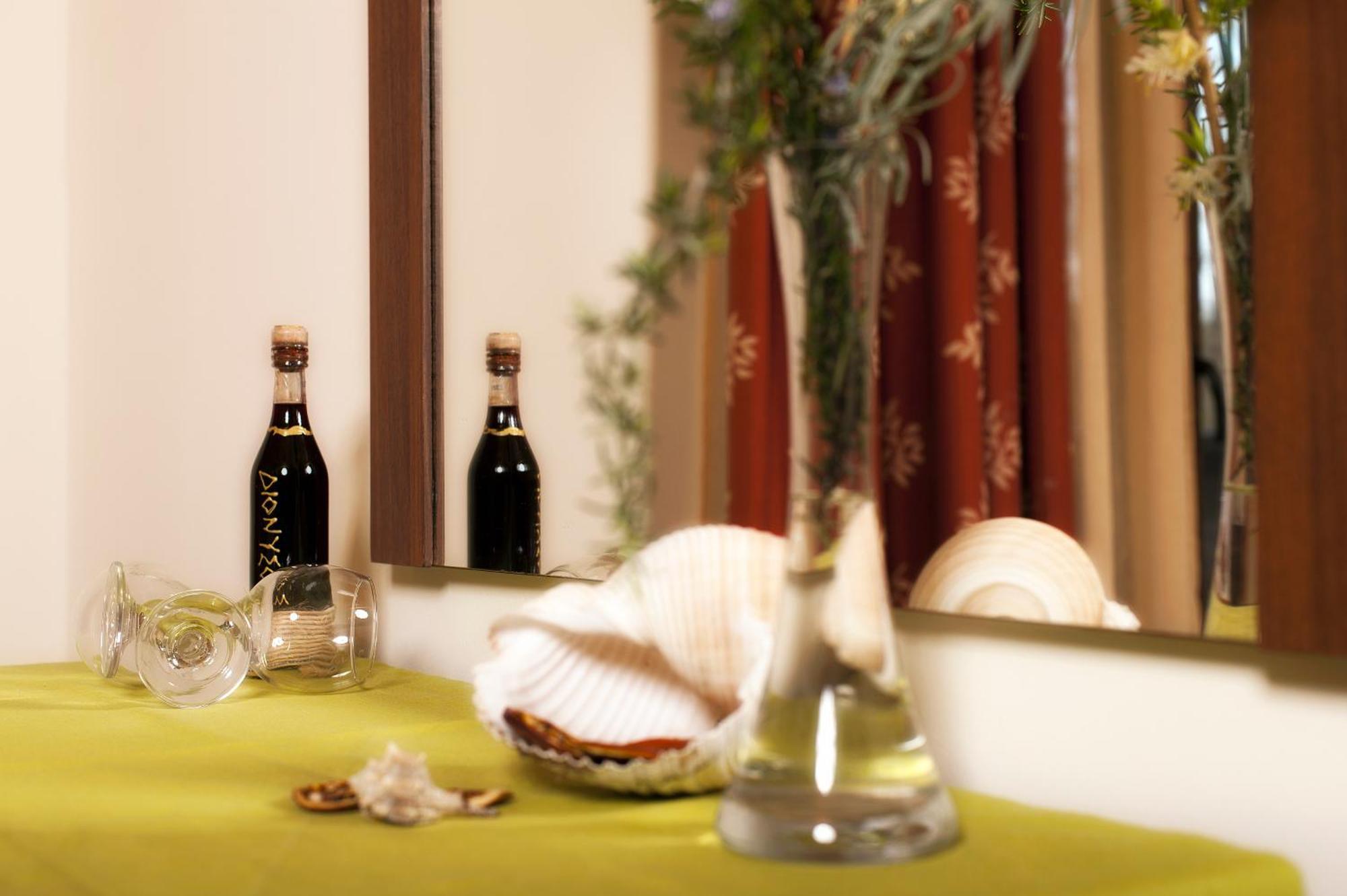 Dionysus Apartments & Suites Иерисос Стая снимка