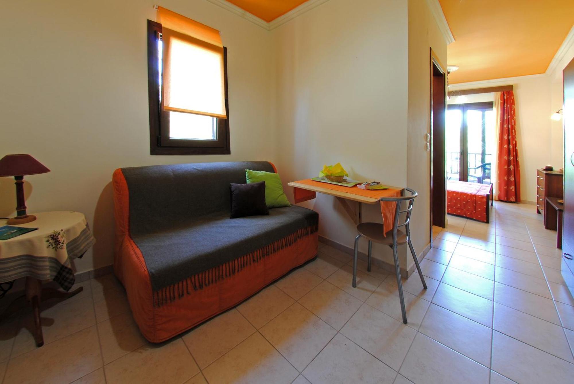 Dionysus Apartments & Suites Иерисос Стая снимка
