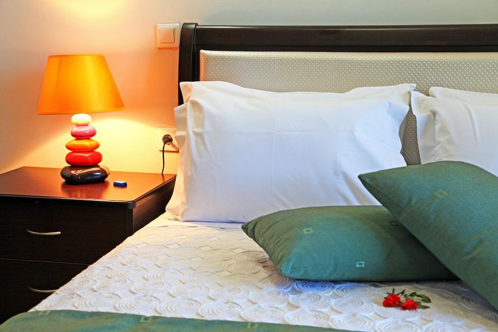 Dionysus Apartments & Suites Иерисос Стая снимка