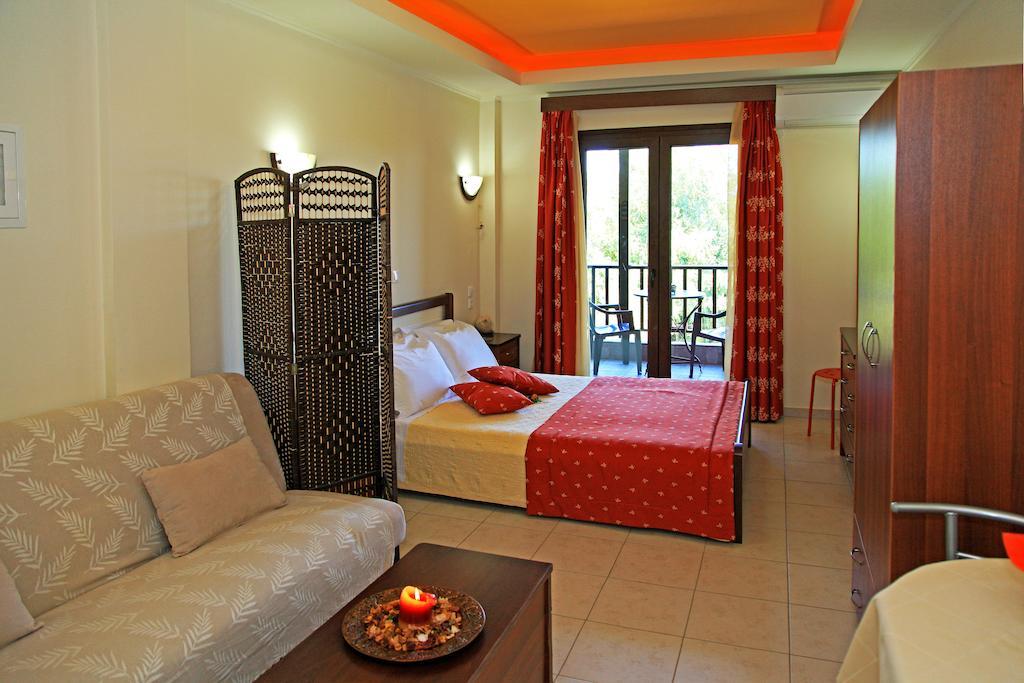 Dionysus Apartments & Suites Иерисос Стая снимка
